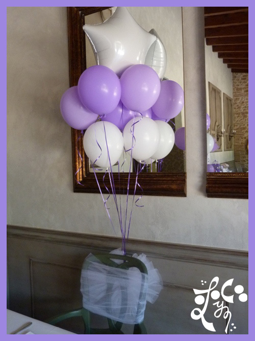Decoración con globos y mesa dulce de una comunión de niña en Valencia, eLeyCe Eventos