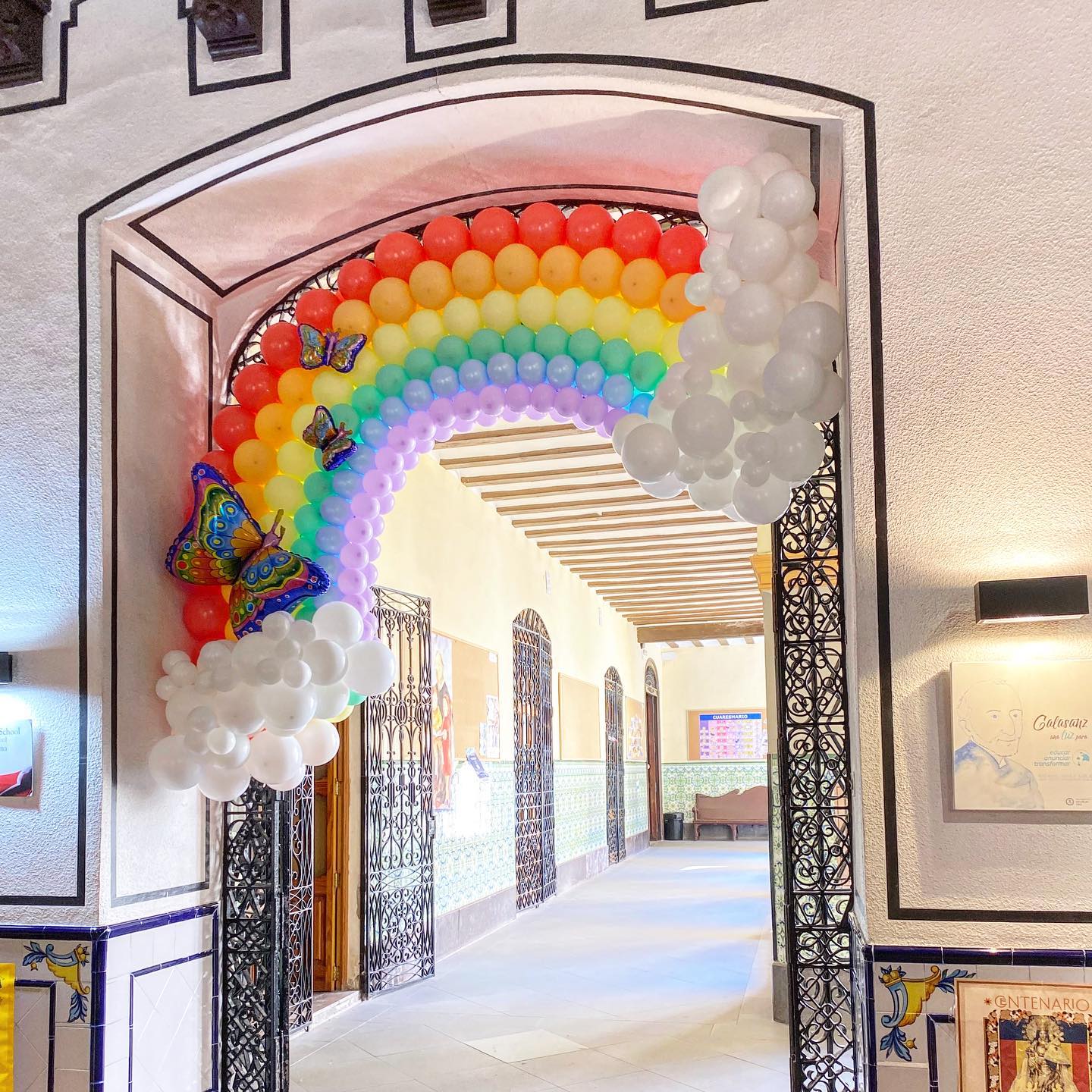 El arcoiris que hicimos para el Día de las familias de @escuelaspiasvalencia ha ...