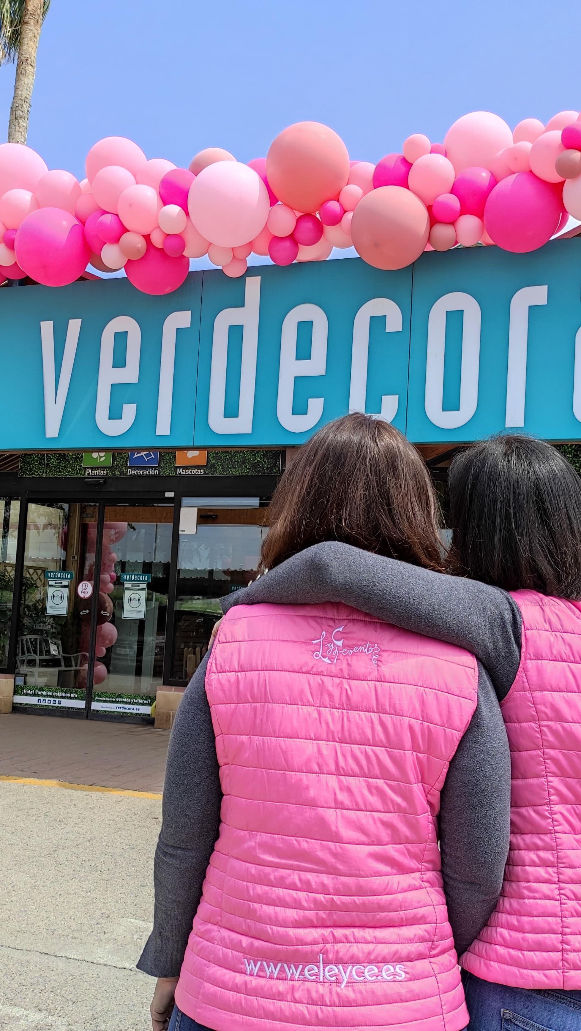 Hoy estamos de celebración. Laura cumple años y yo (Cristina) no puedo estar más...