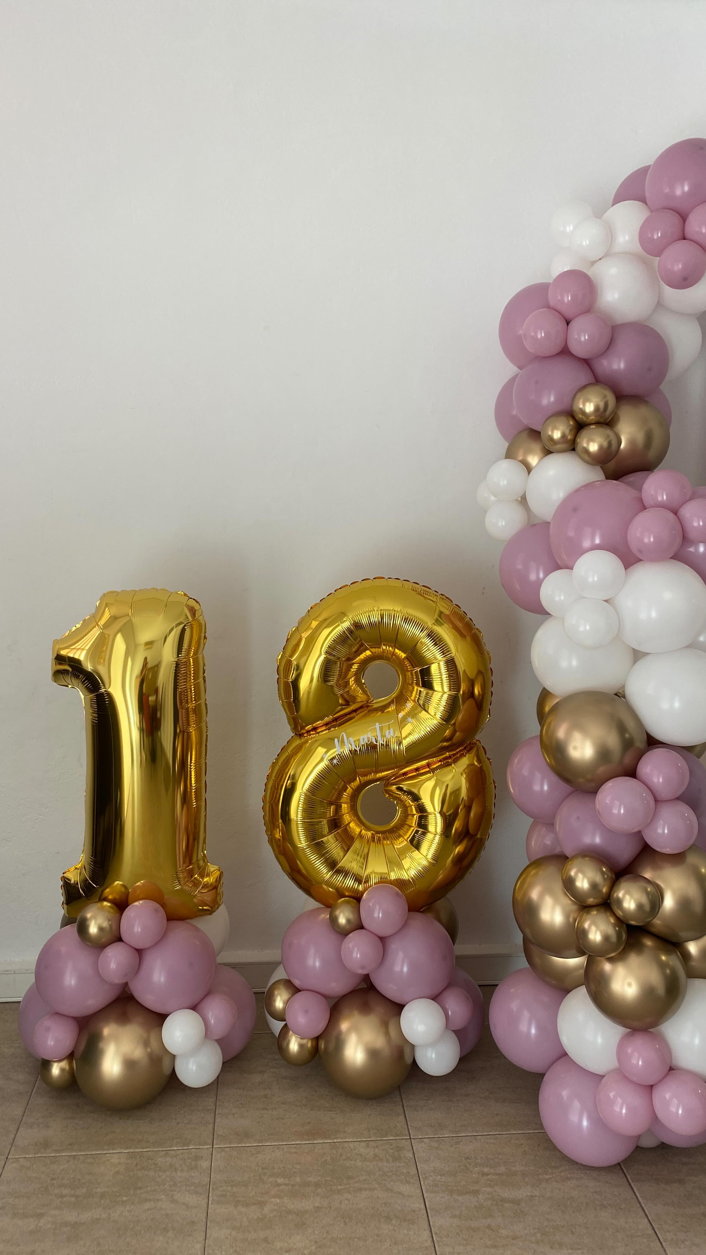 Preparando personalizaciones de globos para que decoréis vuestras fiestas  ....