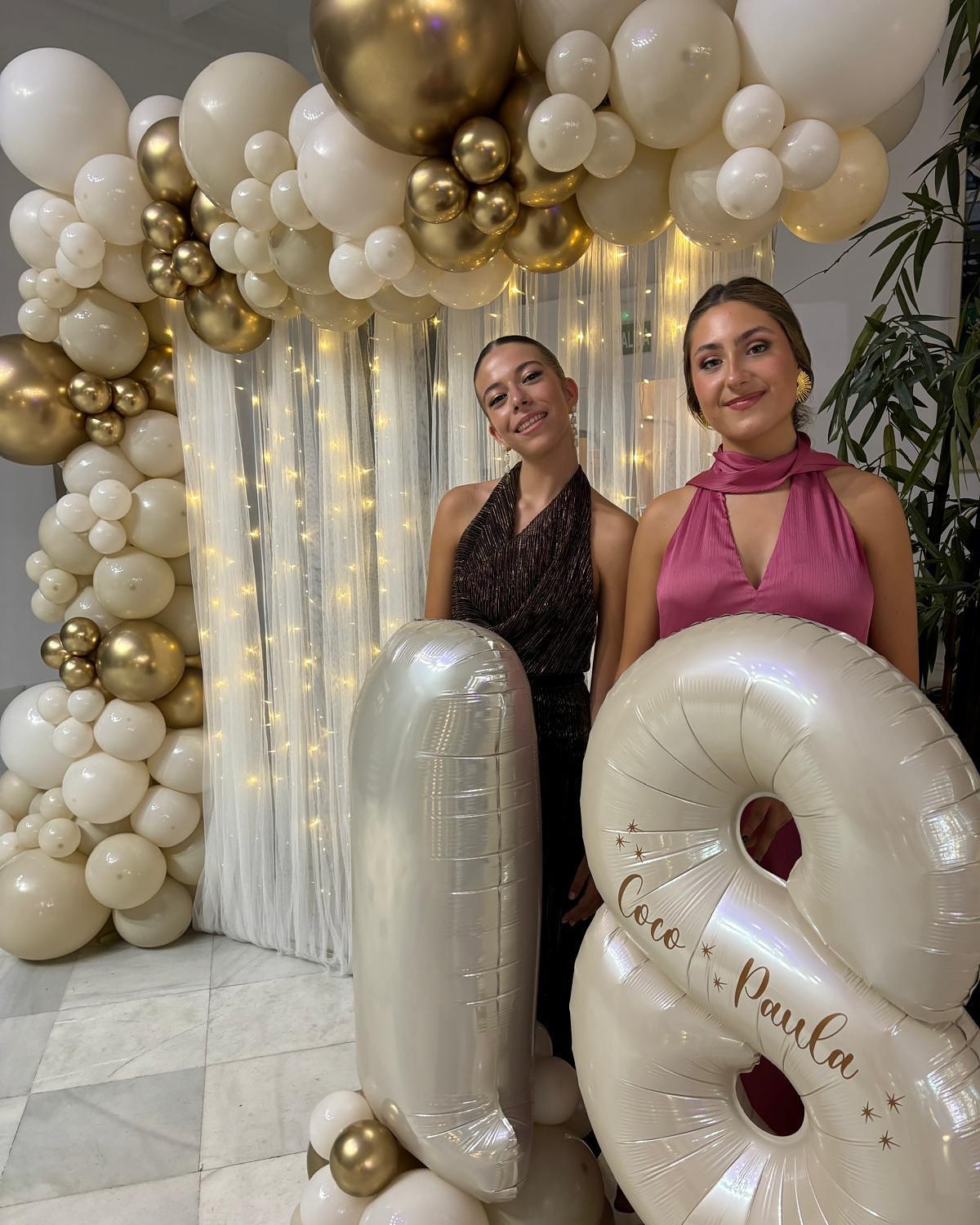 Los 18 de Coco y Paula en @ateneorestaurant_vlc Los globos metalizados brillaba...