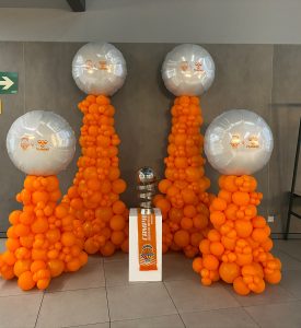 Busca las diferencias entre estas fotos del primer partido de @womenvalenciabask...