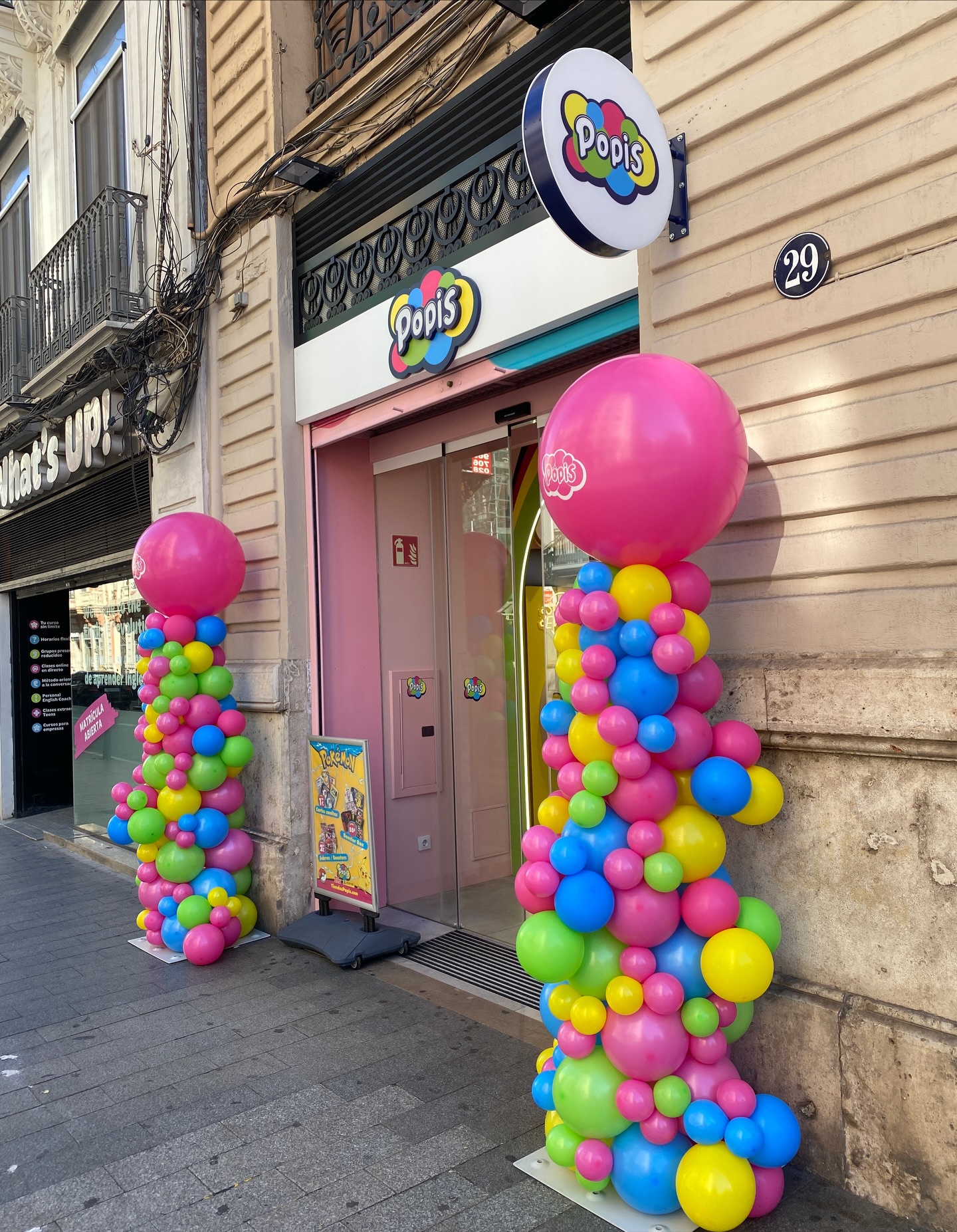 Entradas a tiendas que te invitan a pecar  Así fueron los globos del primer aniv...