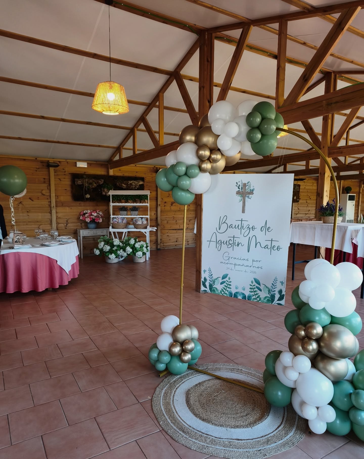 Una decoración dulce y delicada para el bautizo de Agustín Mateo en @alqueriasan...