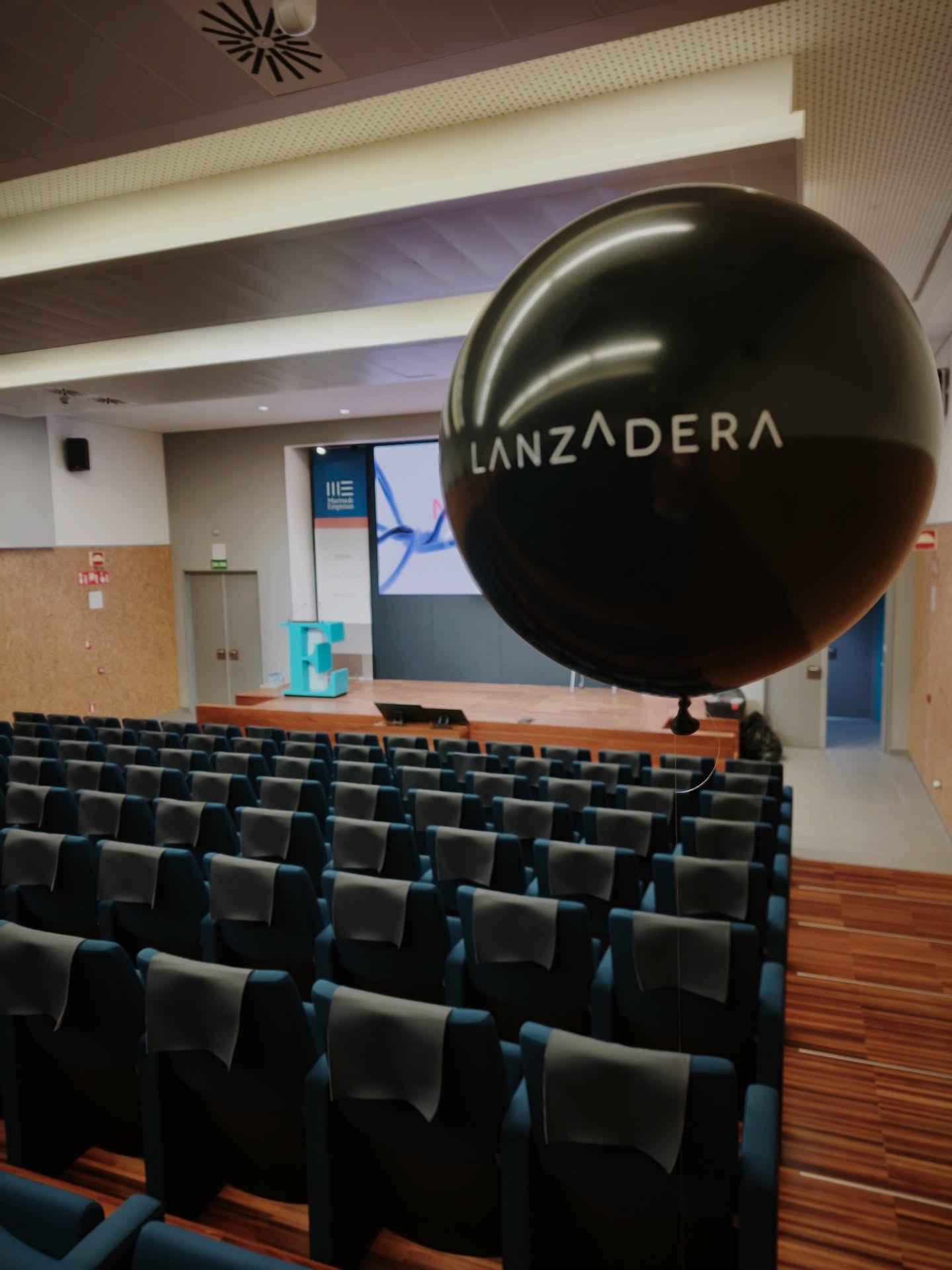 Nos involucramos para que los globos formen parte de vuestra identidad corporati...