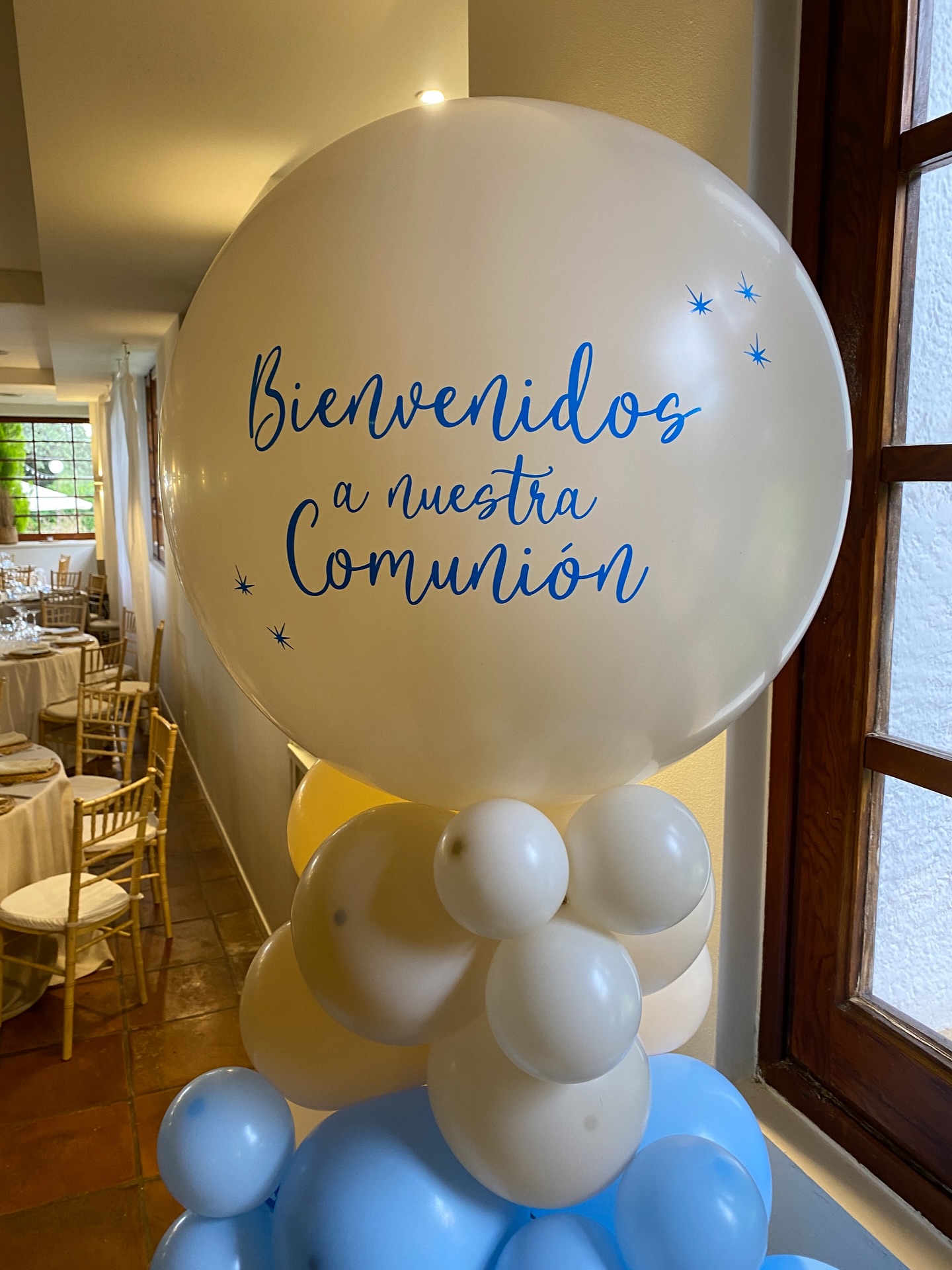 Bienvenidos a la época de comuniones Reserva tu día y decora tu día con globos...