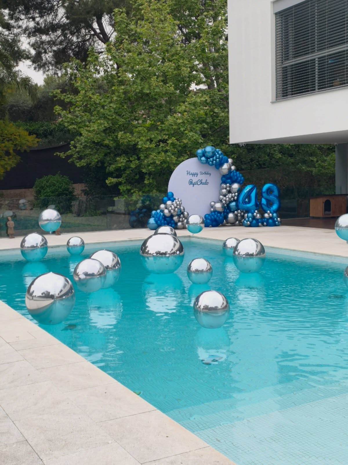 Sin duda, unos 48 años MUY especiales. Con este calor, hemos adelantado las pool...