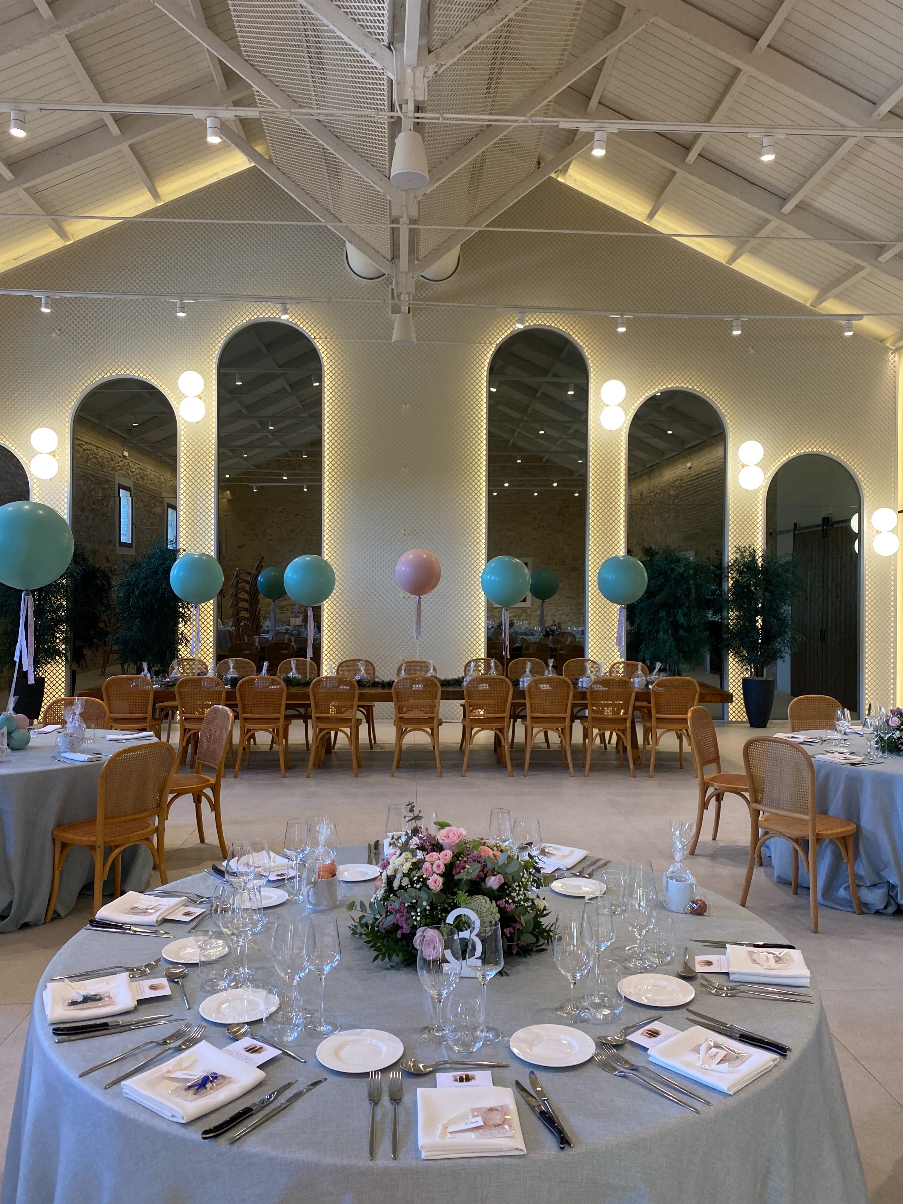Centros de mesa con globos para la comunión de Blanca en Finca del Canónigo - detalle 2