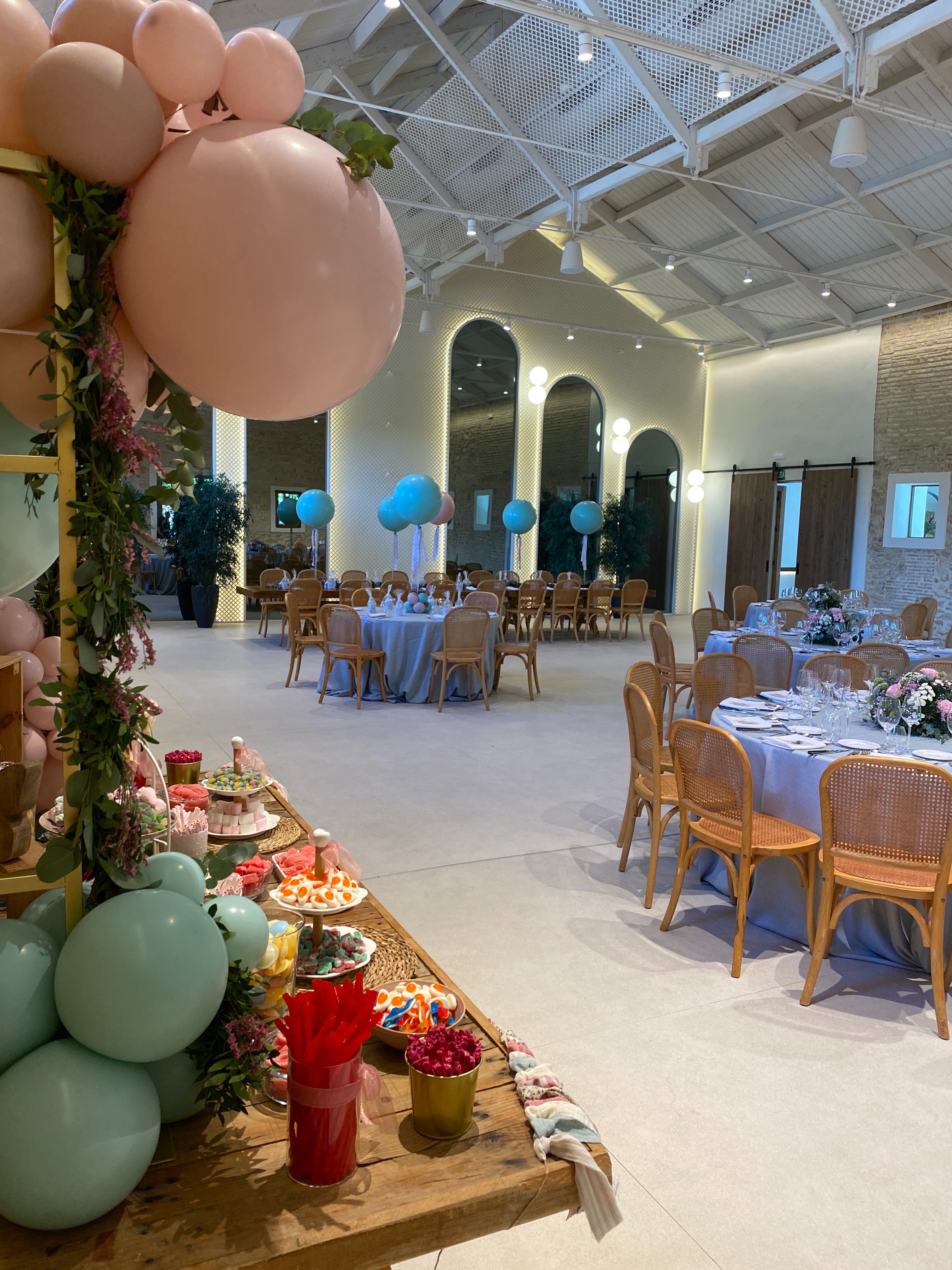 Centros de mesa con globos para la comunión de Blanca en Finca del Canónigo - detalle 8